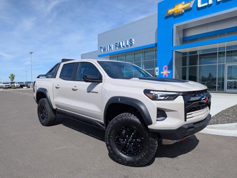 New 2026 Chevrolet Colorado ZR2 w/ Midnight Edition AWD/4WD image 1