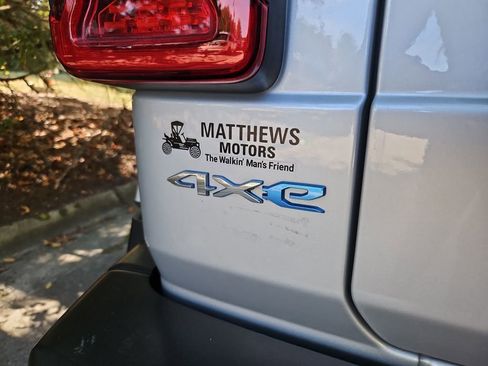 Used 2022 Jeep Wrangler Unlimited Sahara w/ Cold Weather Group image 32