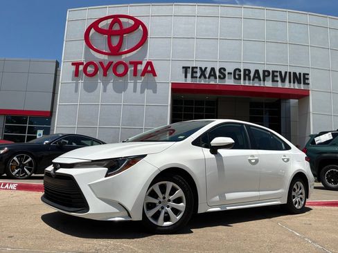 Used 2024 Toyota Corolla LE FWD image 2