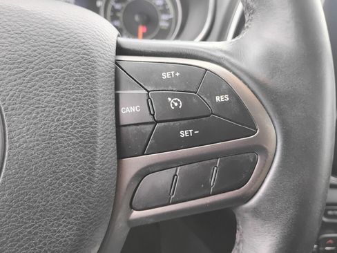 Used 2019 Jeep Cherokee Limited AWD/4WD image 23
