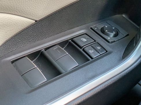 Used 2021 Toyota RAV4 XLE Premium image 27