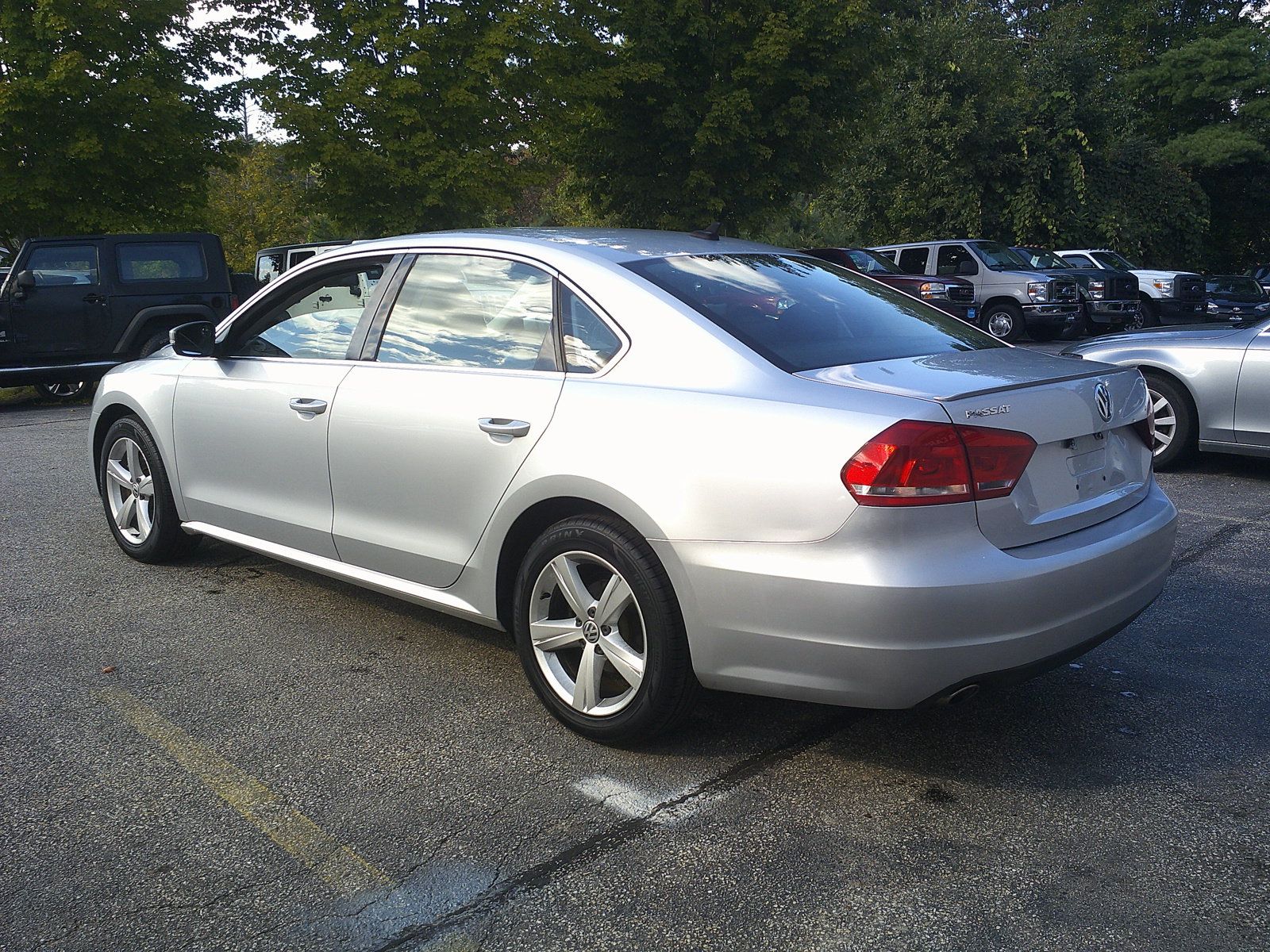 Used 2013 Volkswagen Passat TDI SE FWD image 9