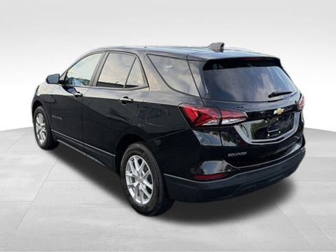 Used 2024 Chevrolet Equinox LS w/ LS Convenience Package FWD image 3
