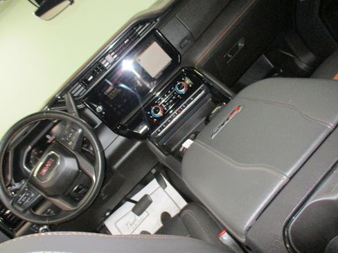 Used 2024 GMC Sierra 2500 AT4 w/ AT4 Premium Plus Package image 26