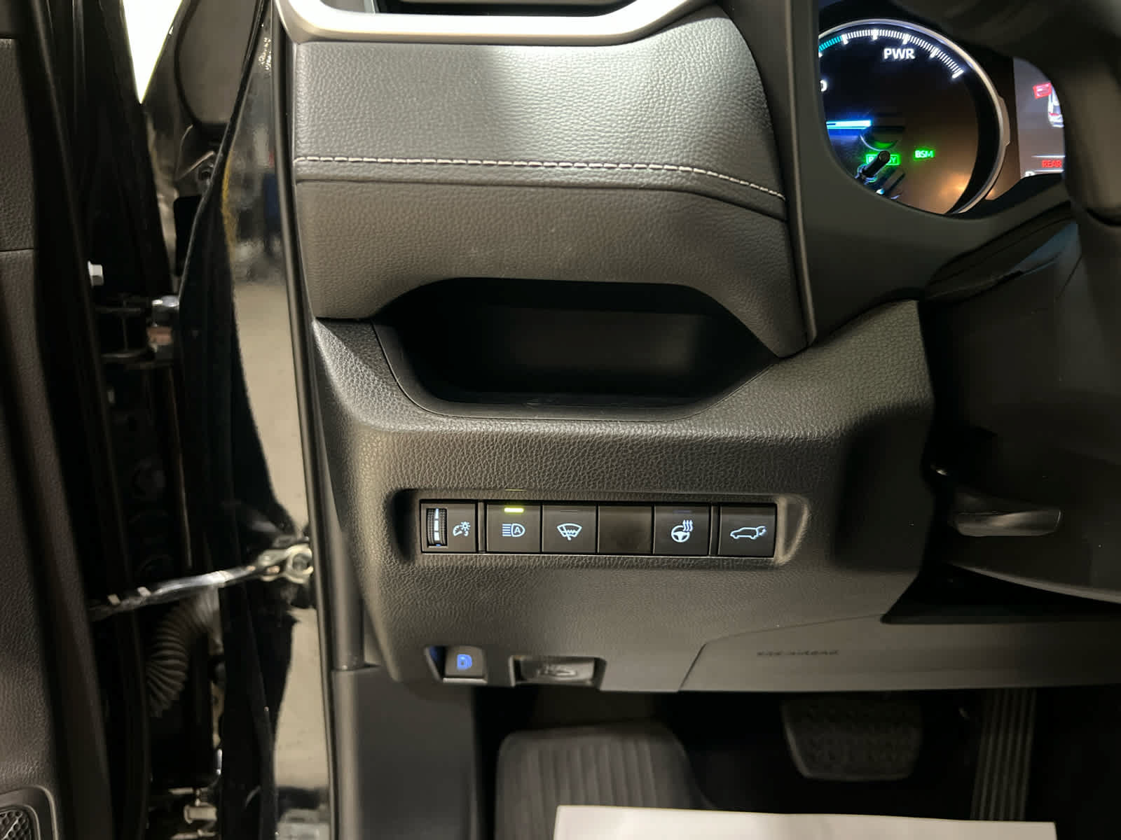 Used 2021 Toyota RAV4 XLE w/ Convenience Package AWD/4WD image 25