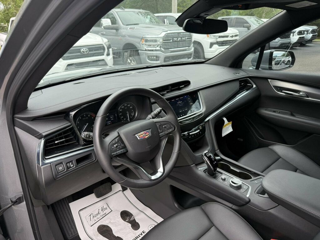 Used 2024 Cadillac XT6 Luxury FWD image 3