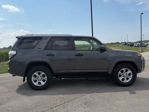 Used 2018 Toyota 4Runner SR5 RWD image 8