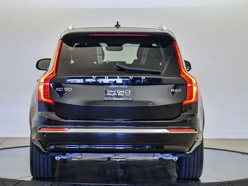 Certified 2025 Volvo XC90 B6 Plus image 3