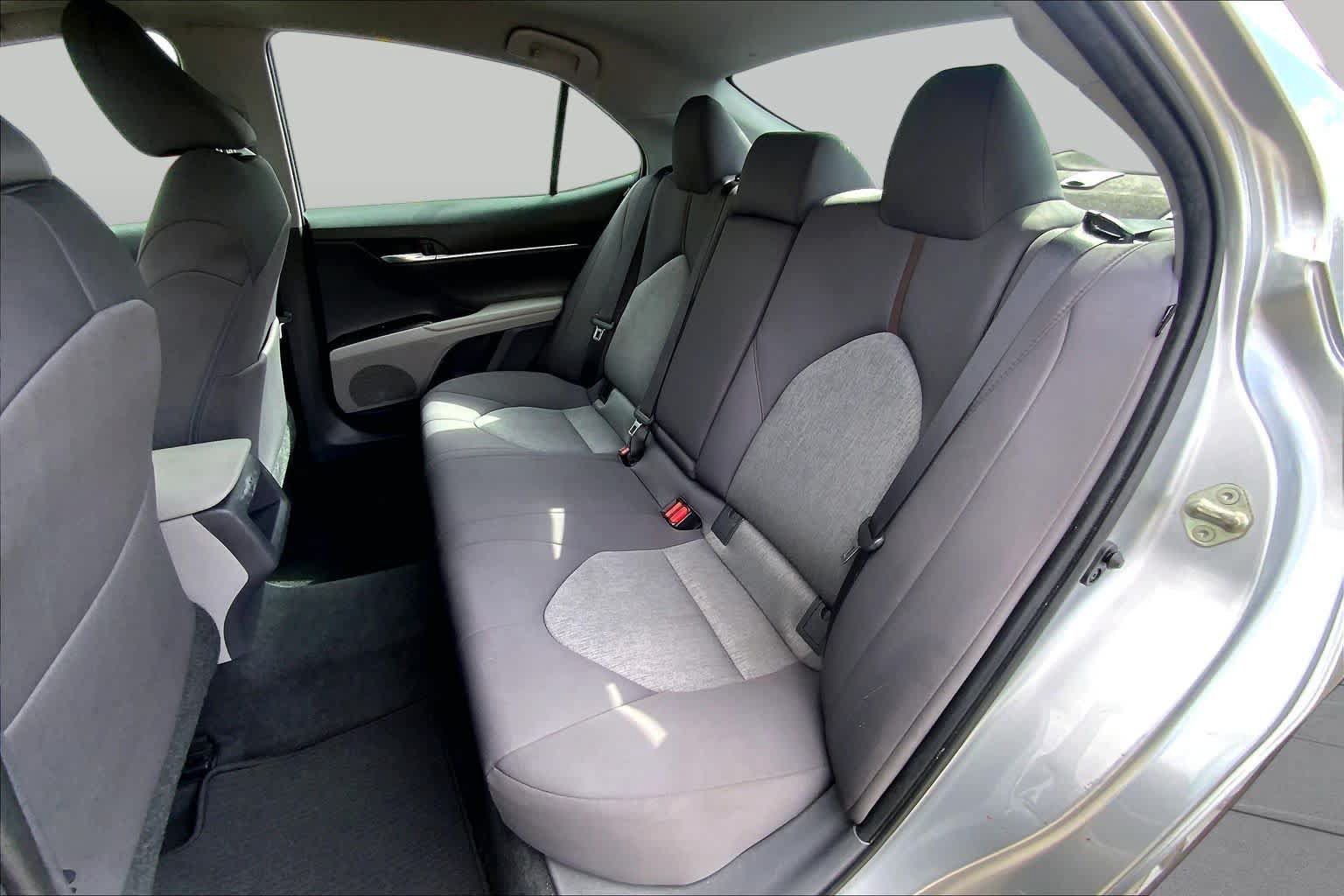 Used 2020 Toyota Camry LE FWD image 21