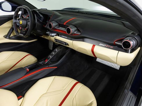 Used 2021 Ferrari 812 GTS image 41