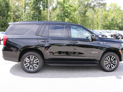 Used 2024 GMC Yukon AT4 w/ Technology Package AWD/4WD image 9