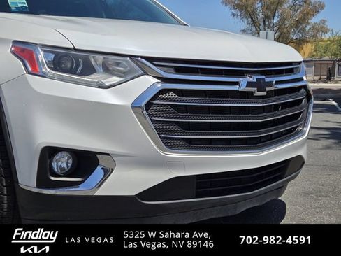 Used 2020 Chevrolet Traverse LT FWD image 2