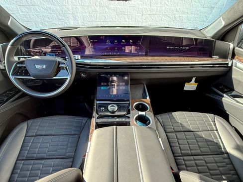 New 2025 Cadillac Escalade ESV Premium Luxury Platinum w/ LPO, Floor Liner Package image 30