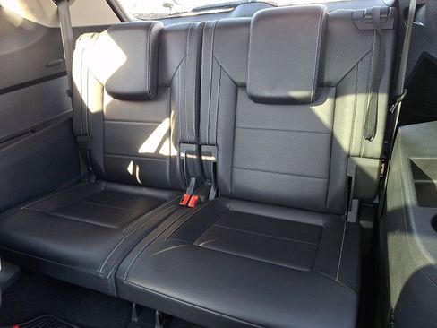 Certified 2022 Volkswagen Atlas SEL R-Line image 11