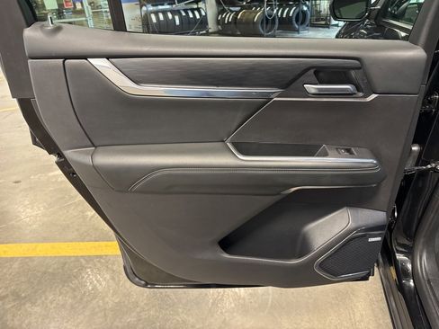 Used 2025 GMC Acadia Elevation image 27