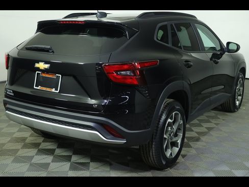 Used 2024 Chevrolet Trax LT w/ Driver Confidence Package image 10