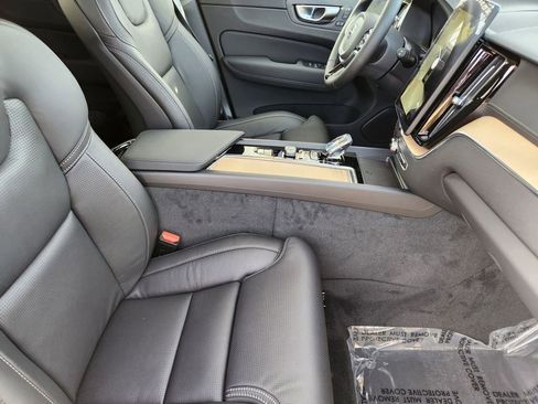 New 2026 Volvo XC60 B5 Ultra w/ Climate Package image 4