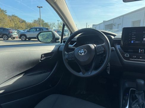 Used 2025 Toyota Corolla LE image 32