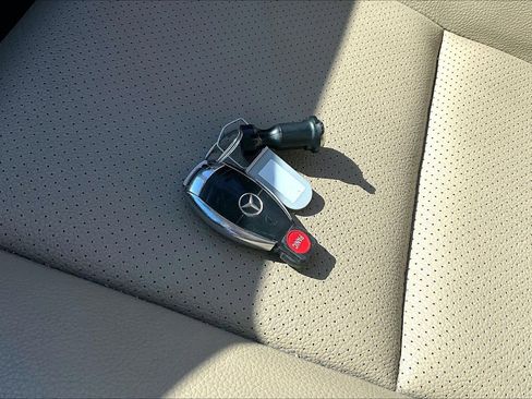 Used 2009 Mercedes-Benz C 300 4MATIC Sedan image 14