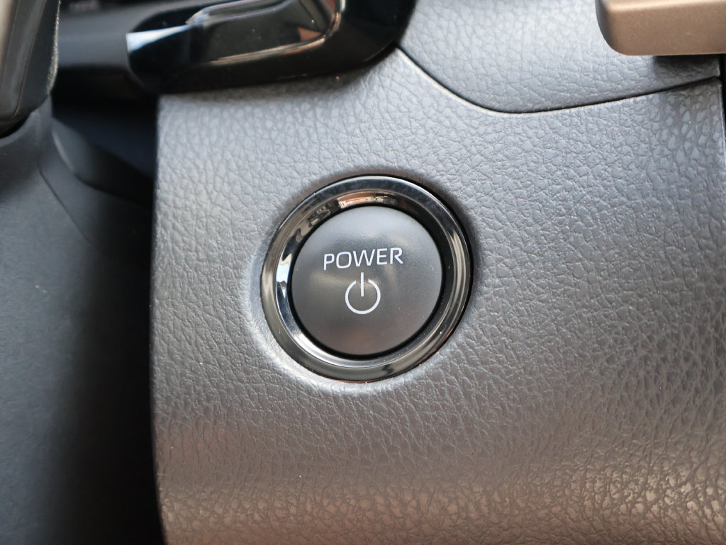 Used 2025 Toyota Camry LE FWD image 30
