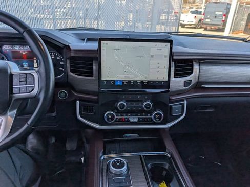 Used 2024 Ford Expedition Limited image 19