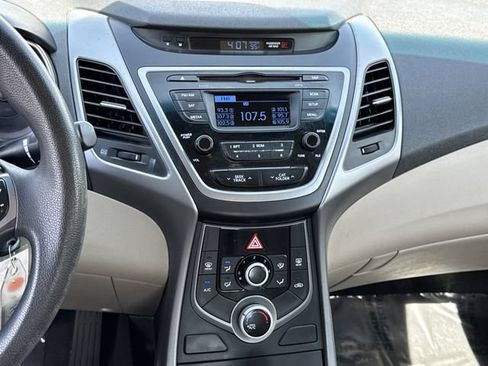 Used 2014 Hyundai Elantra SE FWD image 15