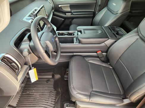 New 2026 Ford Expedition Platinum image 13