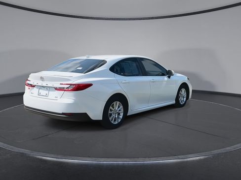 Used 2025 Toyota Camry LE w/ Convenience Package FWD image 8