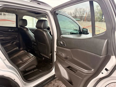 Used 2018 GMC Acadia SLT image 23