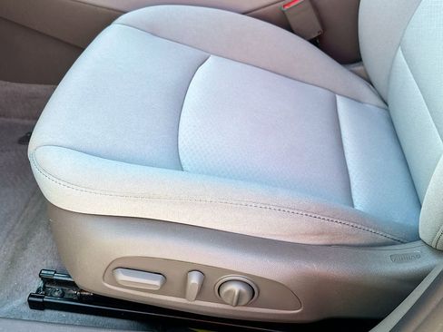 Used 2023 Chevrolet Malibu LT image 9