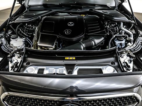 Used 2025 Mercedes-Benz E 350 Sedan image 11