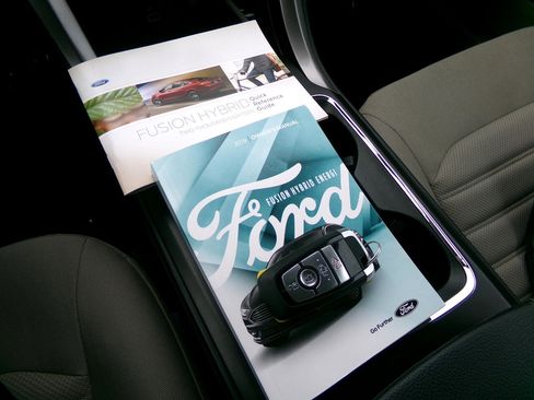 Used 2018 Ford Fusion SE image 27