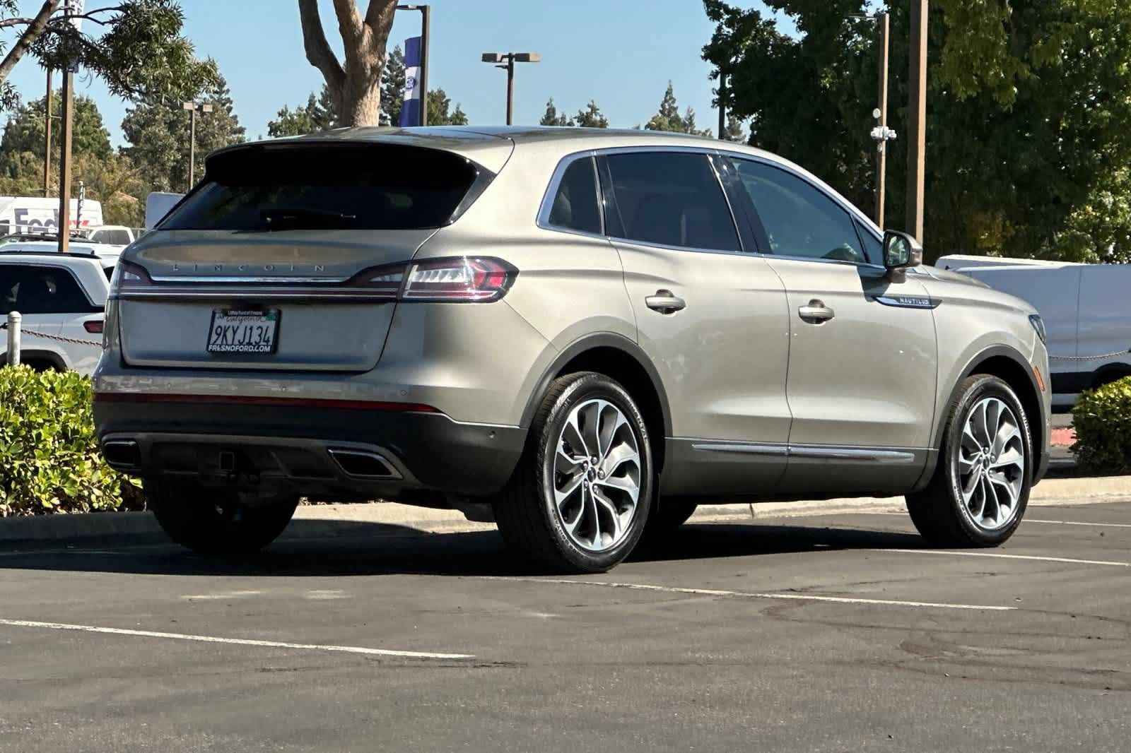 Used 2023 Lincoln Nautilus Reserve w/ Equipment Group 201A AWD/4WD image 2