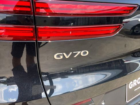 Used 2022 Genesis GV70 3.5T Sport w/ Sport Advanced Package AWD/4WD image 30