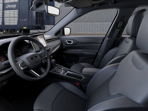 New 2025 Jeep Compass Latitude w/ Sun & Sound Group AWD/4WD image 23