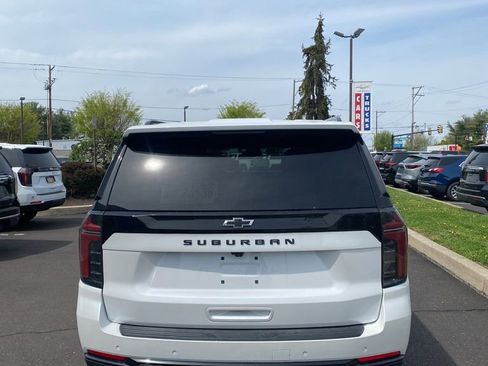 Used 2025 Chevrolet Suburban Z71 image 5