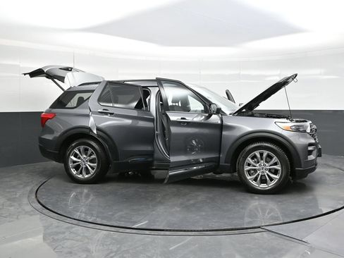 Used 2022 Ford Explorer XLT w/ Equipment Group 202A AWD/4WD image 42