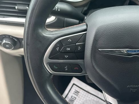 Used 2017 Chrysler Pacifica Touring-L image 22