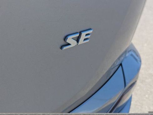 Used 2018 Toyota RAV4 SE w/ Advanced Technology Package FWD image 8