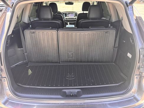 Used 2019 Toyota Highlander XLE AWD/4WD image 26