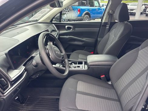 Used 2025 Kia Sorento LX FWD image 18