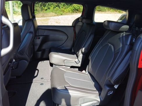 New 2026 Chrysler Pacifica Select FWD image 13