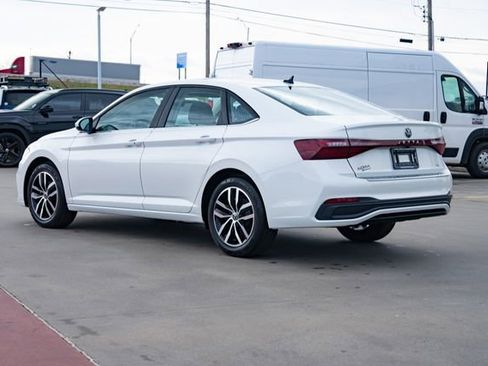 New 2026 Volkswagen Jetta SE image 4