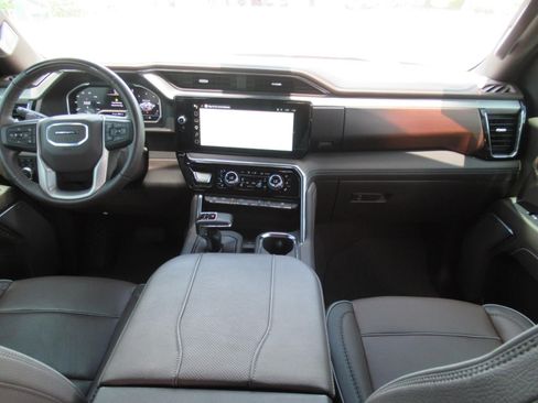 Used 2024 GMC Sierra 1500 Denali AWD/4WD image 12