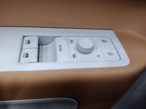 New 2025 Volkswagen ID. Buzz 1st Edition AWD/4WD image 24