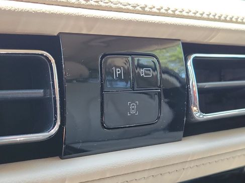 Used 2023 Lincoln Nautilus FWD w/ Premium Package image 32