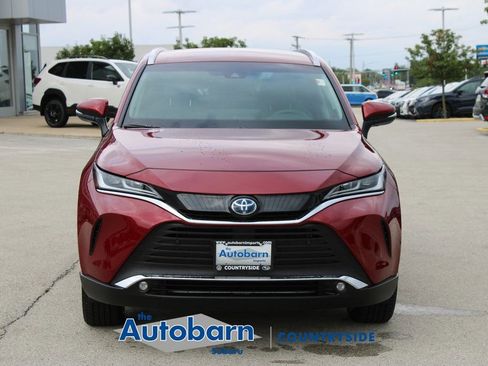Used 2024 Toyota Venza XLE AWD/4WD image 2