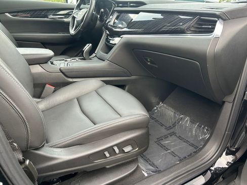 Used 2025 Cadillac XT6 Premium Luxury image 26