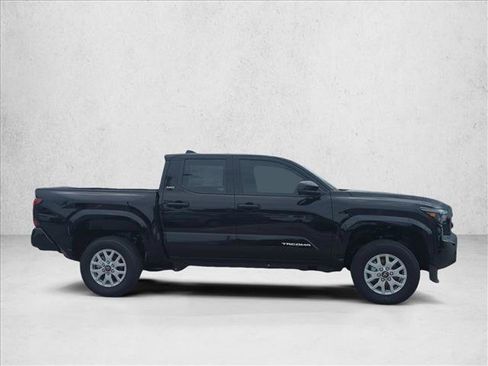 Used 2026 Toyota Tacoma SR5 AWD/4WD image 4
