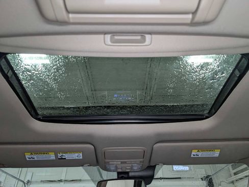 Used 2016 Honda Pilot Touring image 16